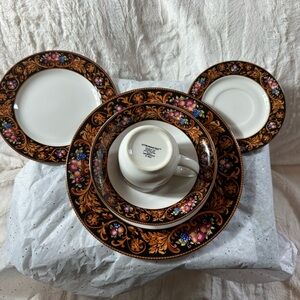 Vintage Vitromaster Avalon dinnerware set, first released in 1993